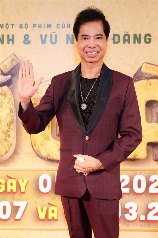 Hồ Ngọc Hà - Lệ Quyên cùng 2 người tình bơ nhau trên thảm đỏ-16