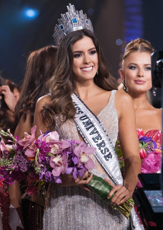 Hoa hậu Hoàn vũ 2014 - Paulina Vega (Colombia) khép lại "đế chế" cai trị Miss Universe của Donald Trump. Ngay cả trong những thời khắc cuối cùng tại vị chủ tịch Miss Universe Organization, tỷ phú này vẫn để lại cho đời một Hoa hậu Hoàn vũ tuyệt vời. Paulina đẹp như hoa, cao 1m75, ba vòng 90 - 60 - 95.