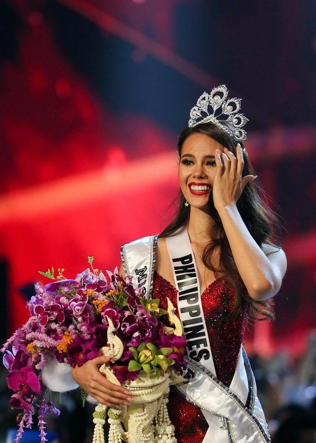 Catriona Gray làm rạng danh Philippines khi đăng quang Hoa hậu Hoàn vũ 2018. Cả nhan sắc lẫn body của cô đều không xuất chúng, song vẫn đủ gây ấn tượng. Thế mạnh của Catriona Gray là kỹ năng trình diễn và trả lời ứng xử. Theo thông tin cung cấp, hoa hậu cao 1m78.