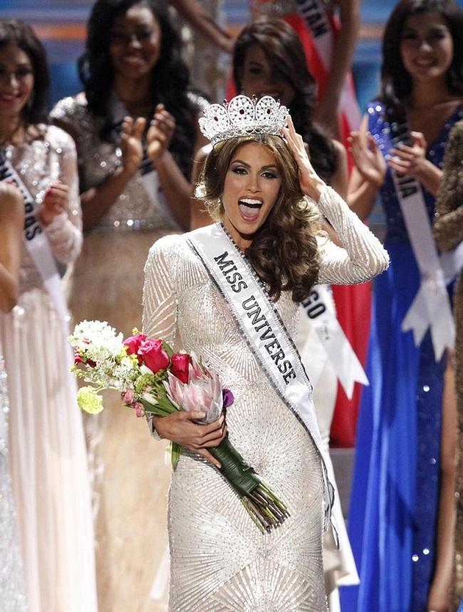 Gabriela Isler đến từ Venezuela là chủ nhân vương miện Hoa hậu Hoàn vũ 2013. Cô sở hữu body chạm đến chuẩn mực cao nhất với chiều cao 1m78, ba vòng 90 - 60 - 90. Mặc dù nhan sắc tân hoa hậu bị chê hơi "dừ", song luôn toát lên vẻ quyền lực, sang chảnh, khí chất nổi bật giữa đám đông.