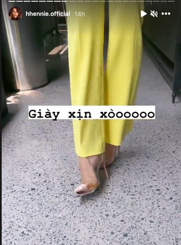 HHen Nie phá tan nát đôi giày hiệu giá 20 triệu đồng-6