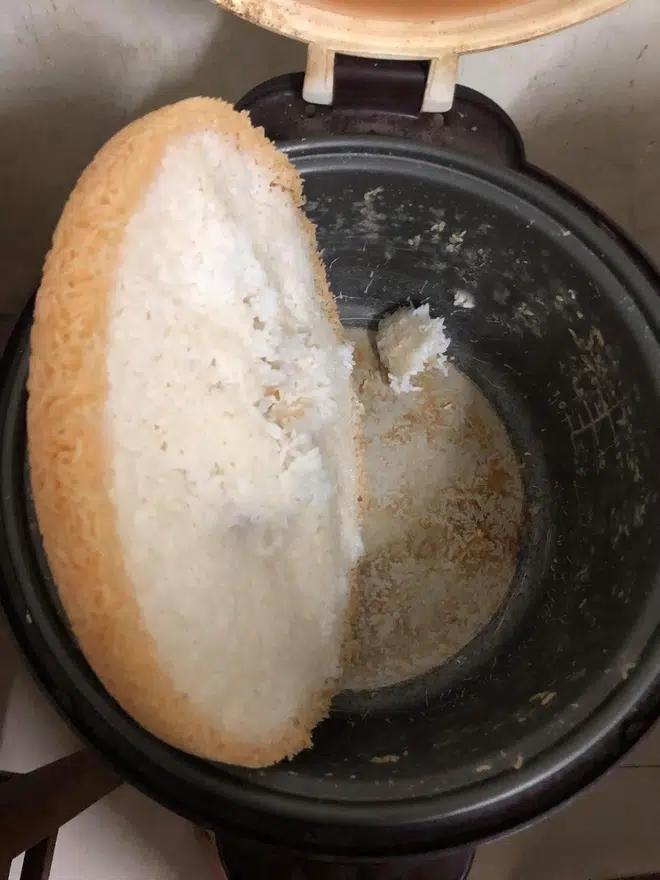 Đỉnh kout: Trong một nồi cơm mà bên sống bên nhão-6