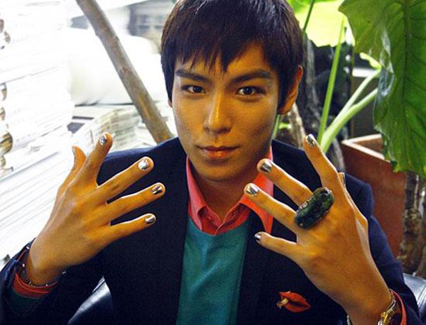 T.O.P cũng có bộ móng sinh đôi với G-Dragon.