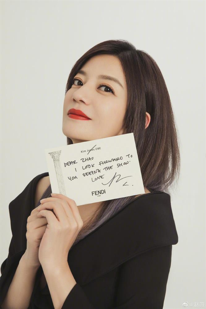 Từng bị chê phèn, giờ Triệu Lệ Dĩnh có gu thời trang cực ấn tượng-7