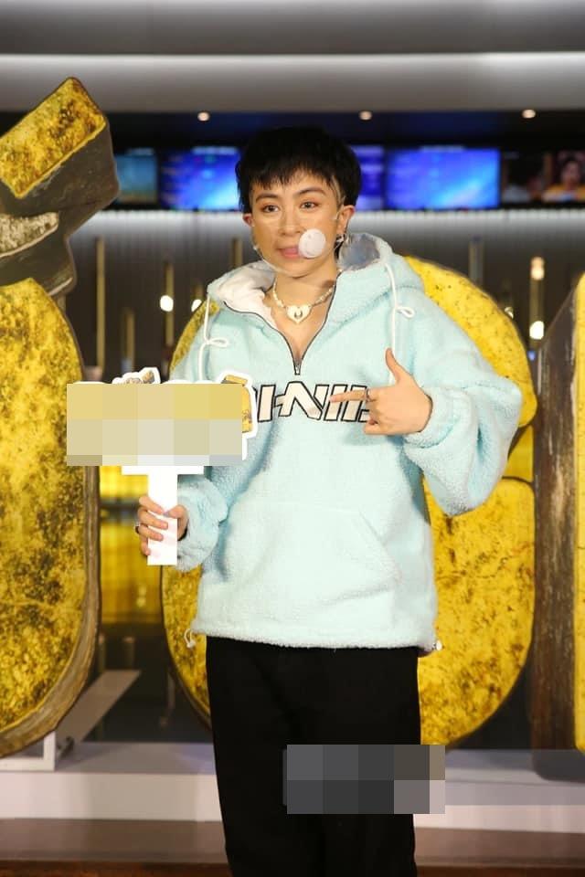 SAO MẶC XẤU: Hải Triều khều ốc dở thì đi sự kiện - Hồ Ngọc Hà lộ eo bánh mì-10