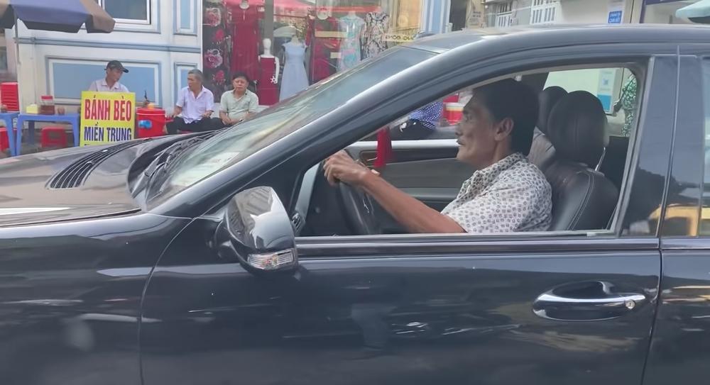 Thương Tín tự lái xe hơi về quê-3