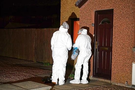 Cụ bà không tiêm vaccine Covid-19, cảnh sát đến nhà phát hiện cảnh ám ảnh