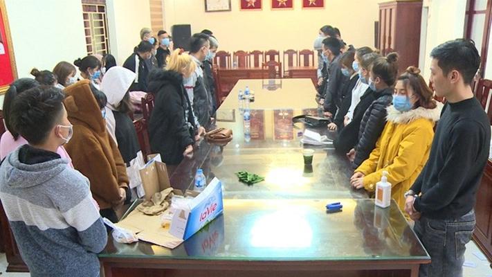 Bắt quả tang 37 nam, nữ biến quán karaoke, khách sạn thành nơi thác loạn ma túy-1