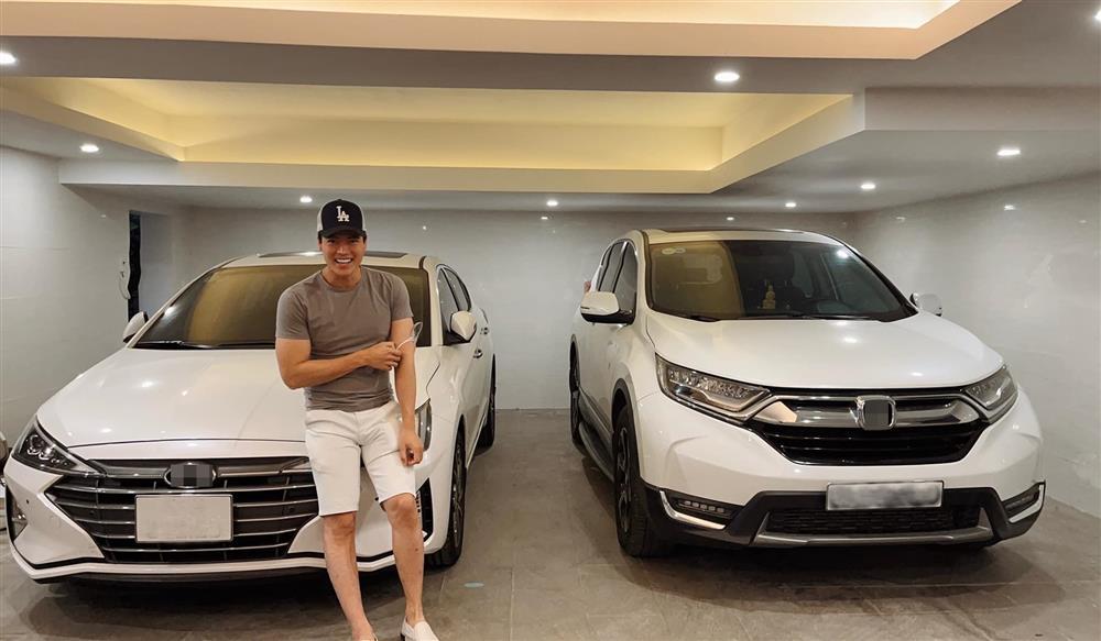 Bạn trai tin đồn của Đại Nghĩa gây bất ngờ khi khoe cặp xế sang-1