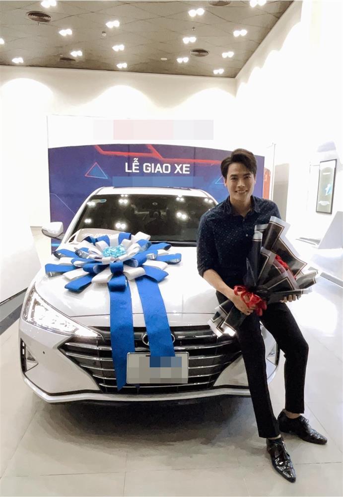 Bạn trai tin đồn của Đại Nghĩa gây bất ngờ khi khoe cặp xế sang-2