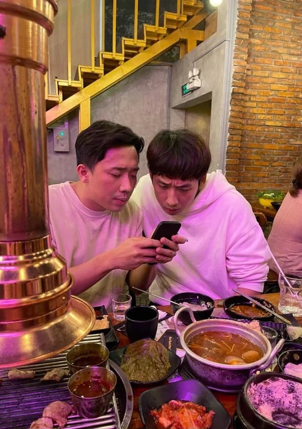 Đông Nhi lần đầu khoe ảnh ông ngoại chăm cô con gái nhỏ Winnie-4