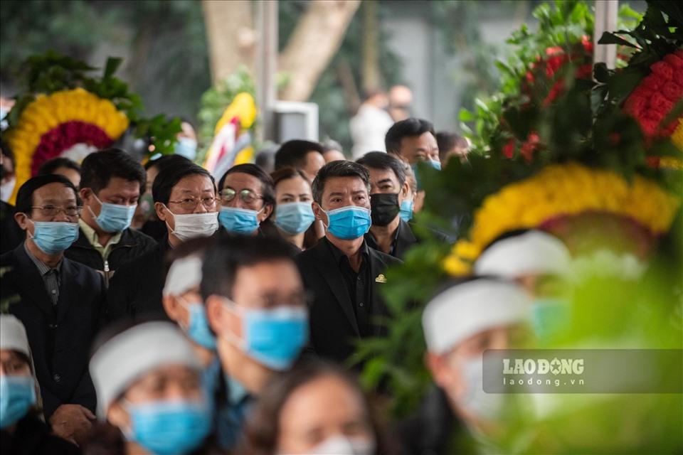 NSƯT Chí Trung cùng nhiều nghệ sĩ ngậm ngùi tiễn biệt bố Trần Hạnh-2