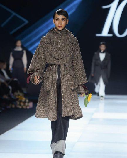 Ảnh đại gia Minh Nhựa gần gũi mỹ nhân chuyển giới trong bar-8