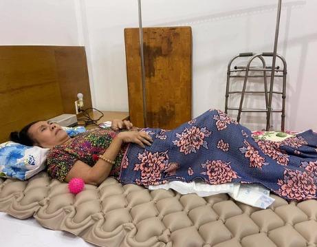 Nghệ sĩ Hoàng Lan: Bệnh tình ngày càng nặng, hoại tử sâu thấy cả xương-2