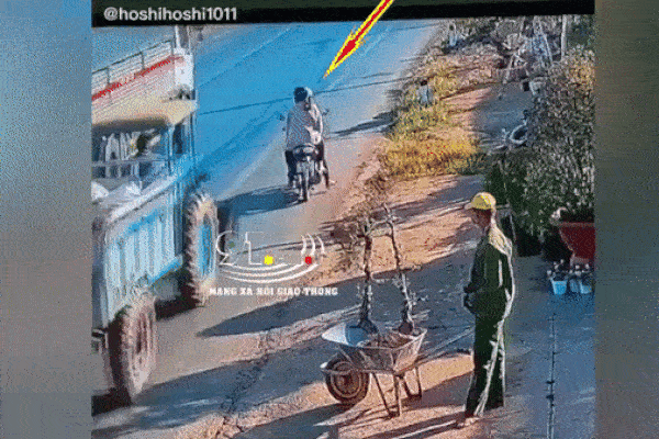 Tàu hỏa hất văng ôtô 7 chỗ, bé trai một tuổi tử vong-2