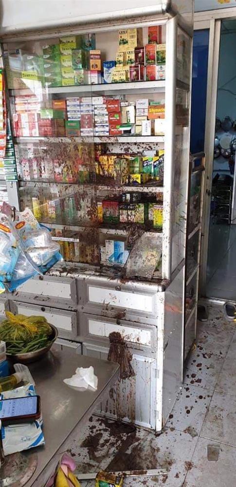 Bị khủng bố bằng sơn, mắm tôm vì em trai mượn tiền giang hồ không trả-2