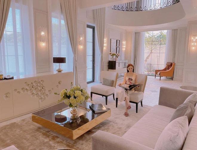 Khoe chồng giàu cưng chiều, Huyền Baby gây choáng ở biệt thự 80 tỷ-5