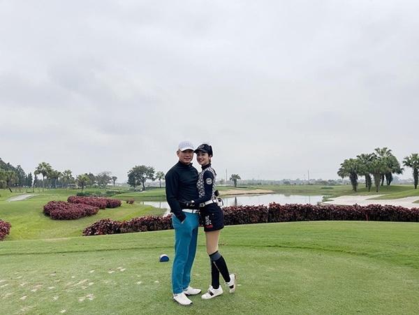 Jennifer Phạm khoe ảnh đi đánh golf cùng chồng.