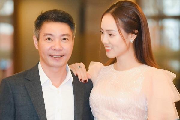 Công Lý than tài khoản hết tiền, vợ mới cưới thể hiện chất chơi-4