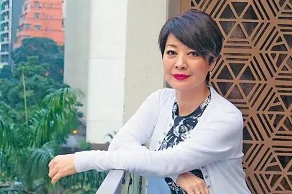 Sao TVB 2 lần ung thư, hẹn hò đồng tính sau 2 lần ly hôn
