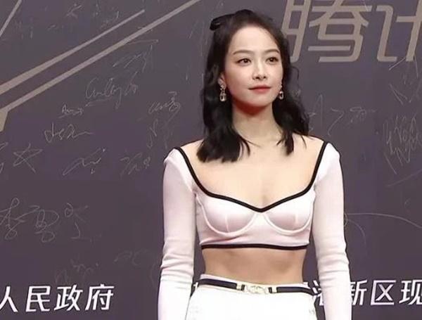 Nguyên nhân khiến Quan Hiểu Đồng, Dương Tử, Tống Tiến bị gọi là thảm họa trên thảm đỏ-9