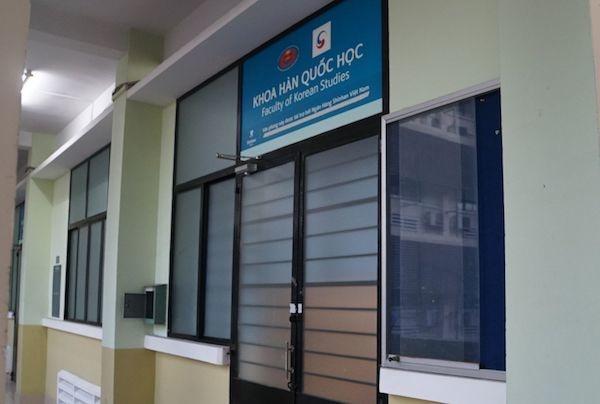 Vụ 11 giảng viên nghỉ việc: Trưởng khoa Hàn Quốc học giải trình gì?-1