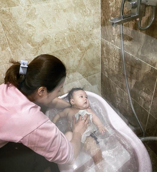 Hằng Túi lộ bụng chảy xệ sau khi sinh con lần thứ 5-4