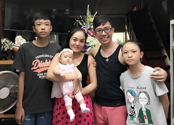 Long Nhật khoe bữa cơm gia đình, ngoại hình vợ con gây chú ý-6