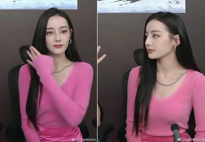 Địch Lệ Nhiệt Ba lộ mặt cứng đơ như tượng sáp trên sóng livestream-1