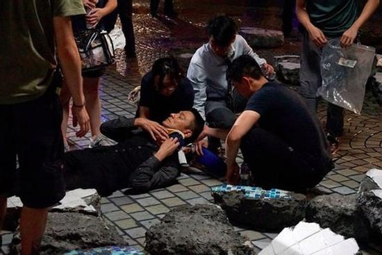 Lưu Đức Hoa bị thương trên phim trường 'Chuyên Gia Phá Bom 2'