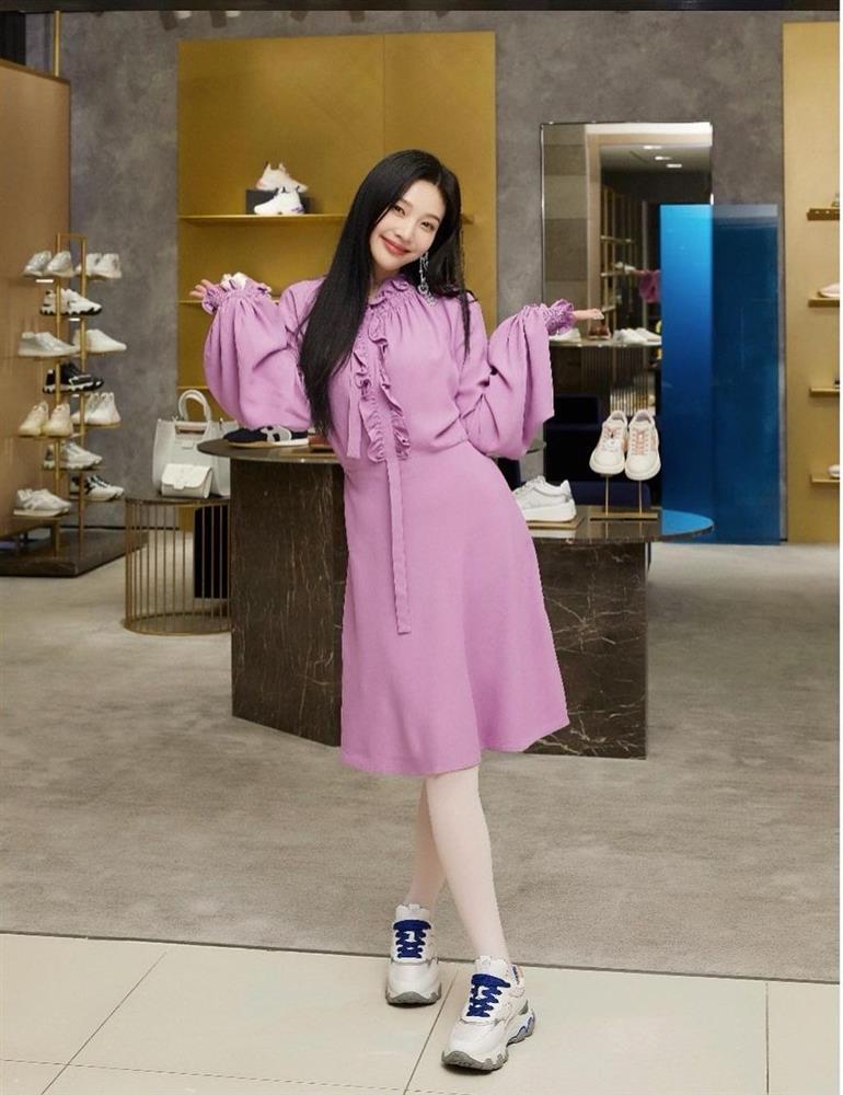 Style sao Hàn tuần qua: Jisoo tích cực diện đồ Dior, Han Ye Seul chiếm spotlight với eo siêu nhỏ-8