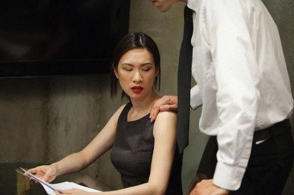 Chồng đi cùng đồng nghiệp, tình cờ gặp vợ nhưng lập tức quay ngoắt đi và cái kết-2