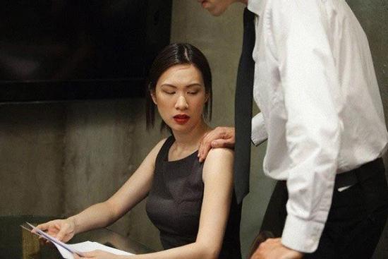 Chồng đi cùng đồng nghiệp, tình cờ gặp vợ nhưng lập tức quay ngoắt đi và cái kết