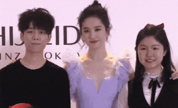 Lưu Diệc Phi khiến cả Weibo bất ngờ với body gầy đến mức lộ xương ức-1