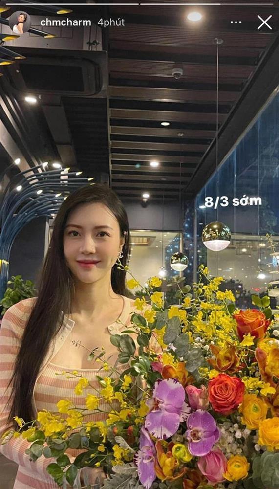 Hội gái xinh nổi đình đám khoe quà 8/3, nhìn thôi đã thấy ghen tị rồi-1