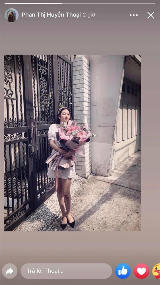 Hội gái xinh nổi đình đám khoe quà 8/3, nhìn thôi đã thấy ghen tị rồi-9