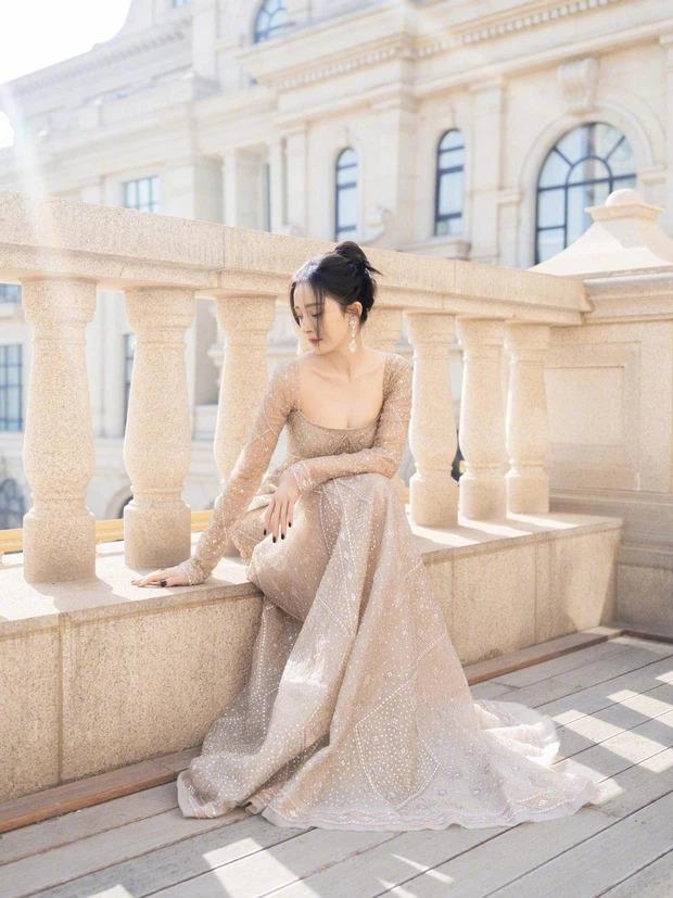 Những lần Dương Mịch mặc đồ khoe vòng 1 như chực nhảy ra ngoài-1