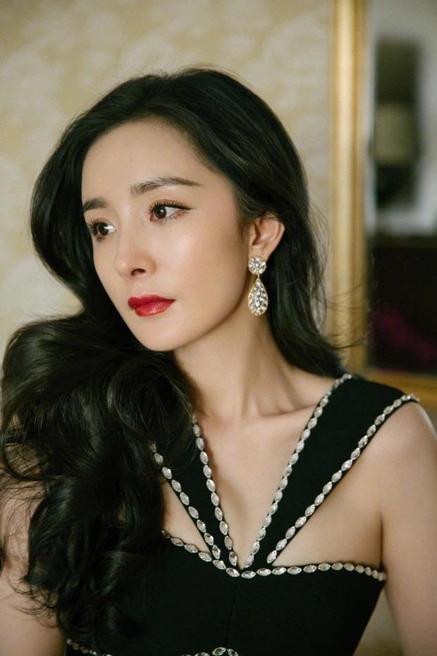 Những lần Dương Mịch mặc đồ khoe vòng 1 như chực nhảy ra ngoài-3