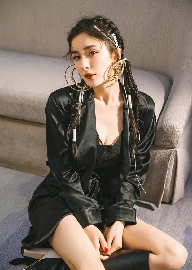 Những lần Dương Mịch mặc đồ khoe vòng 1 như chực nhảy ra ngoài-4