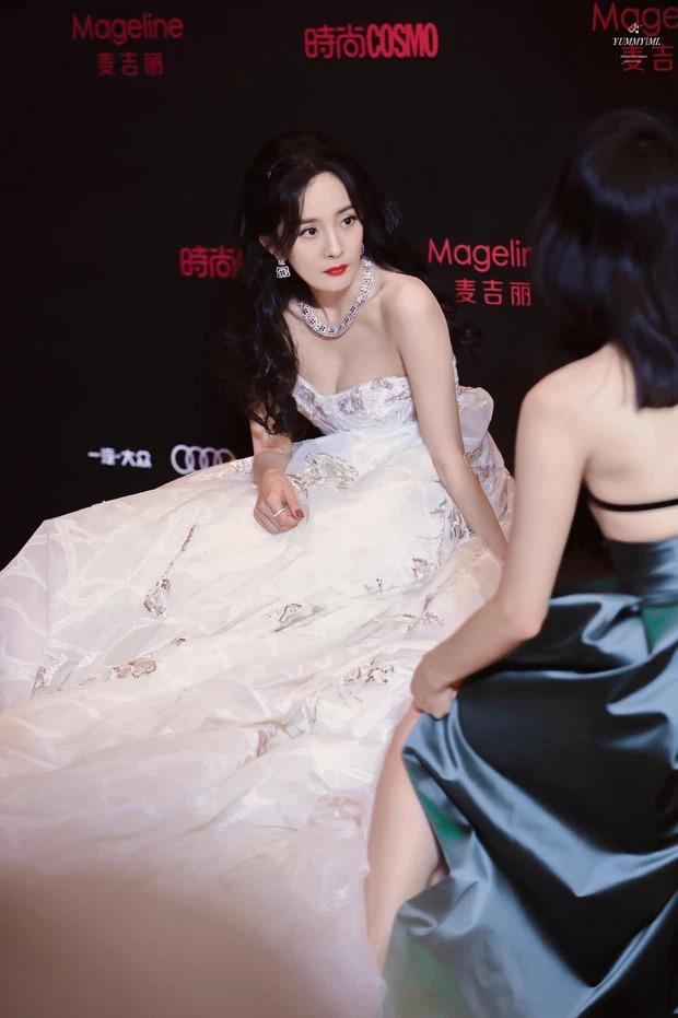 Những lần Dương Mịch mặc đồ khoe vòng 1 như chực nhảy ra ngoài-13