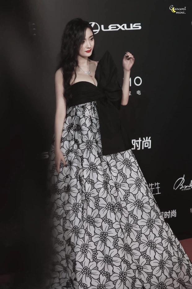 Những lần Dương Mịch mặc đồ khoe vòng 1 như chực nhảy ra ngoài-14