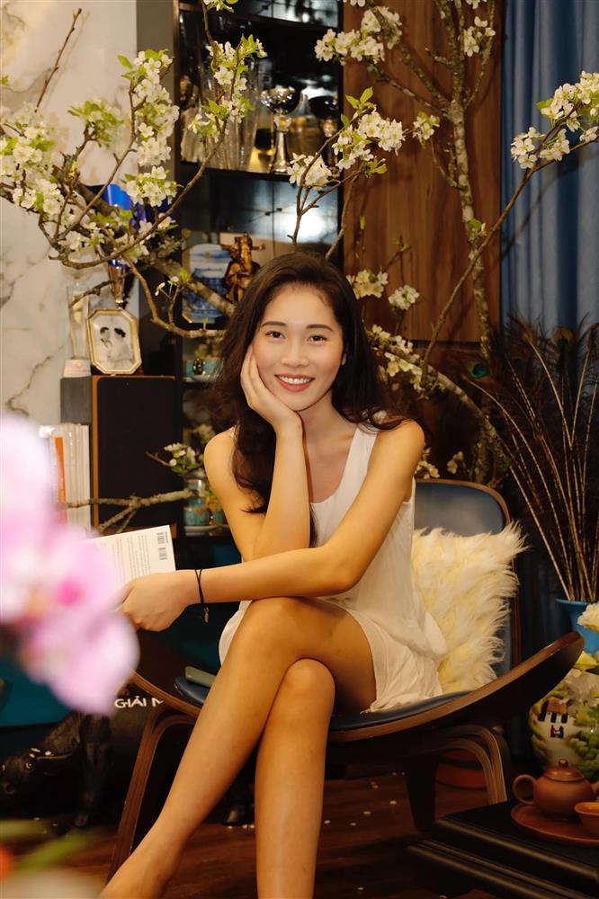 Sống ảo ngày 8/3, mặt mộc bà xã Shark Hưng gây chú ý-3