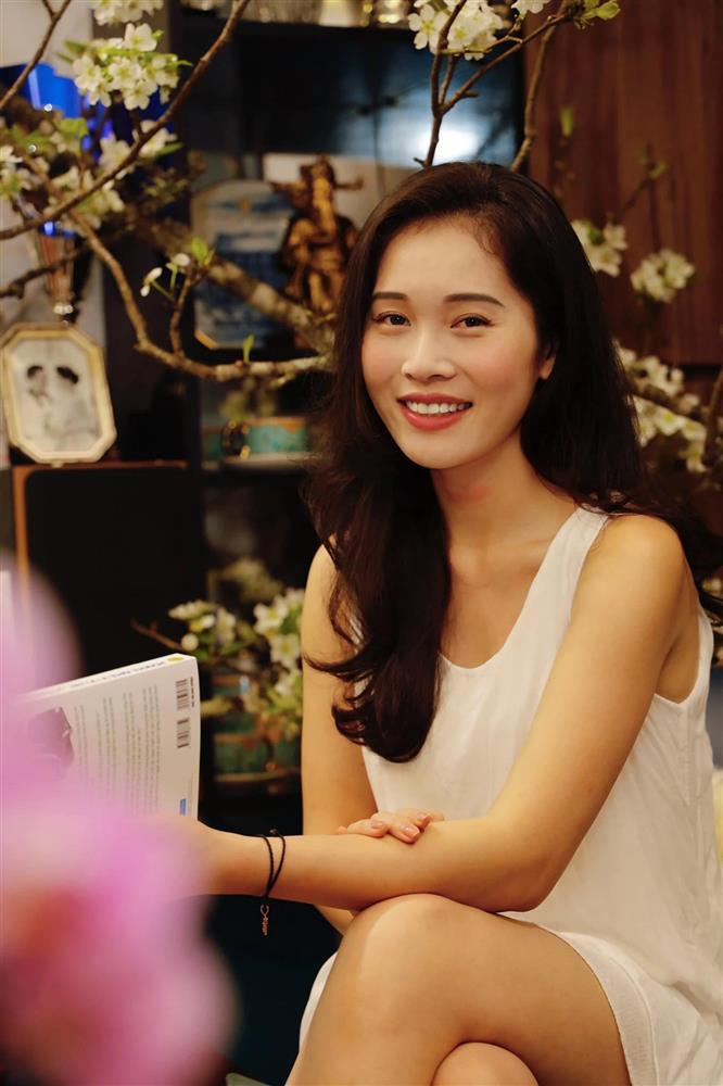 Sống ảo ngày 8/3, mặt mộc bà xã Shark Hưng gây chú ý-4