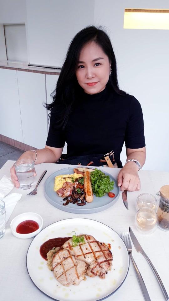 Mẹ Việt ở Maylaysia khoe suất cơm đĩa trong những ngày ở nhà tránh dịch-1