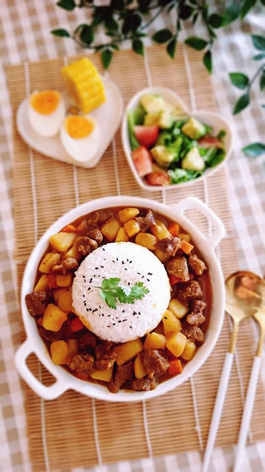 Mẹ Việt ở Maylaysia khoe suất cơm đĩa trong những ngày ở nhà tránh dịch-3