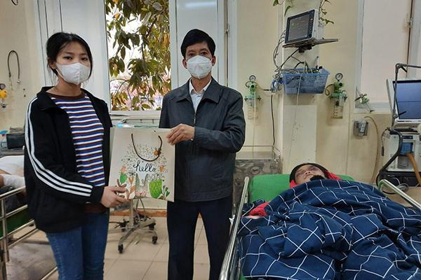 Bé gái ở Hải Dương bị mẹ đẻ đánh tím mặt, nhốt trong phòng trọ-3