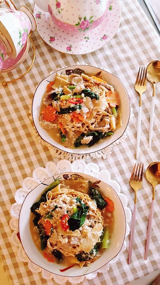 Mẹ Việt ở Maylaysia khoe suất cơm đĩa trong những ngày ở nhà tránh dịch-8