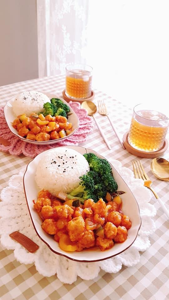 Mẹ Việt ở Maylaysia khoe suất cơm đĩa trong những ngày ở nhà tránh dịch-10