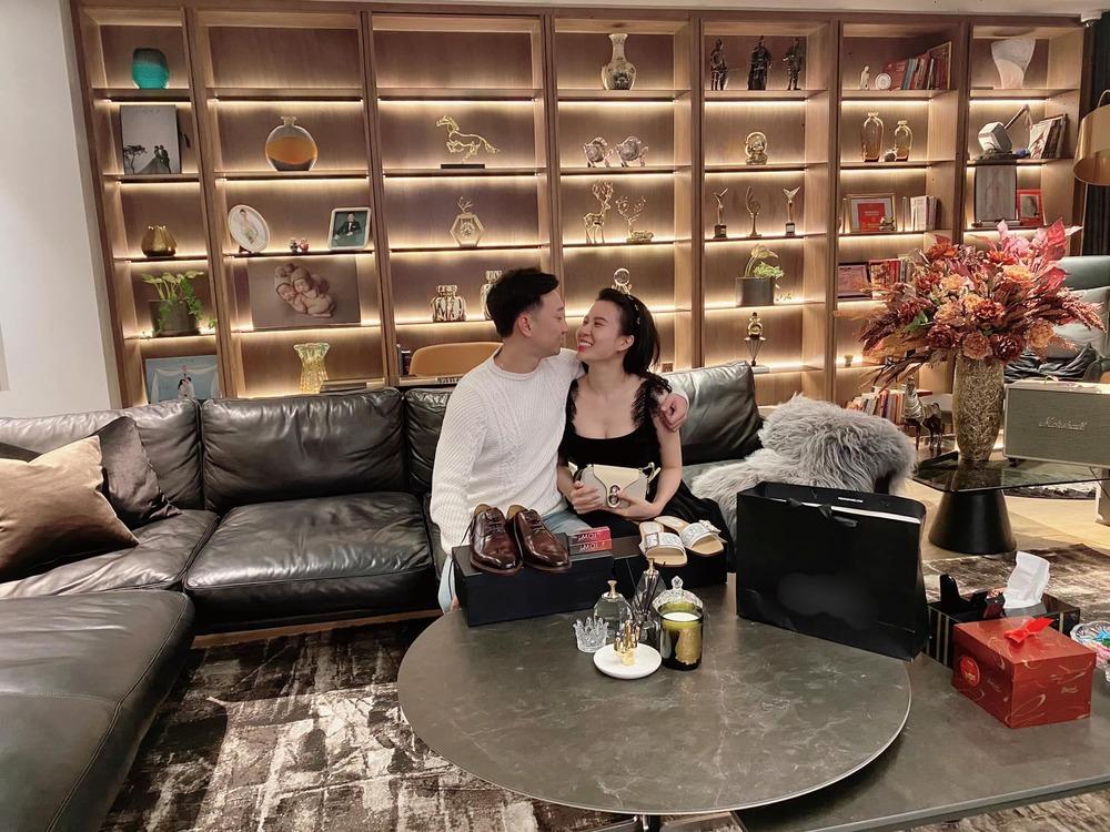 Sao Việt khoe quà 8/3: Sương sương cũng đồng hồ 250 triệu đồng-7