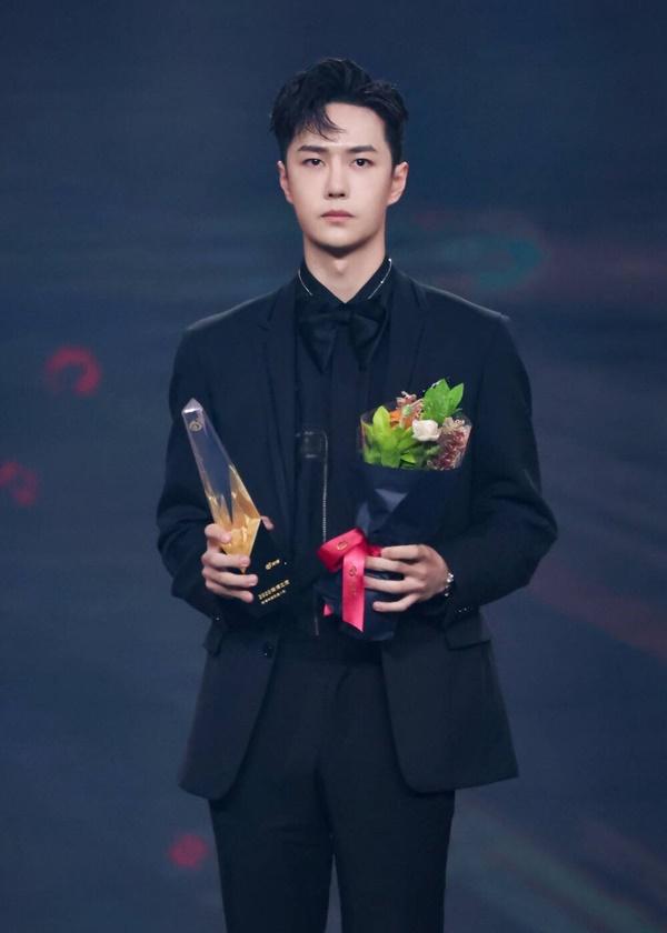 Ekip bị chỉ trích vì Vương Nhất Bác đóng quá nhiều phim?-4